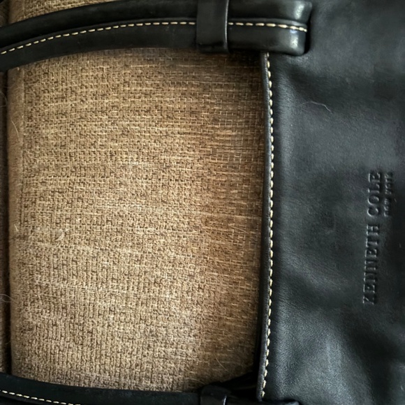 Kenneth Cole of Ne York Black Slim Pocketbook Snap Closure - Picture 8 of 13